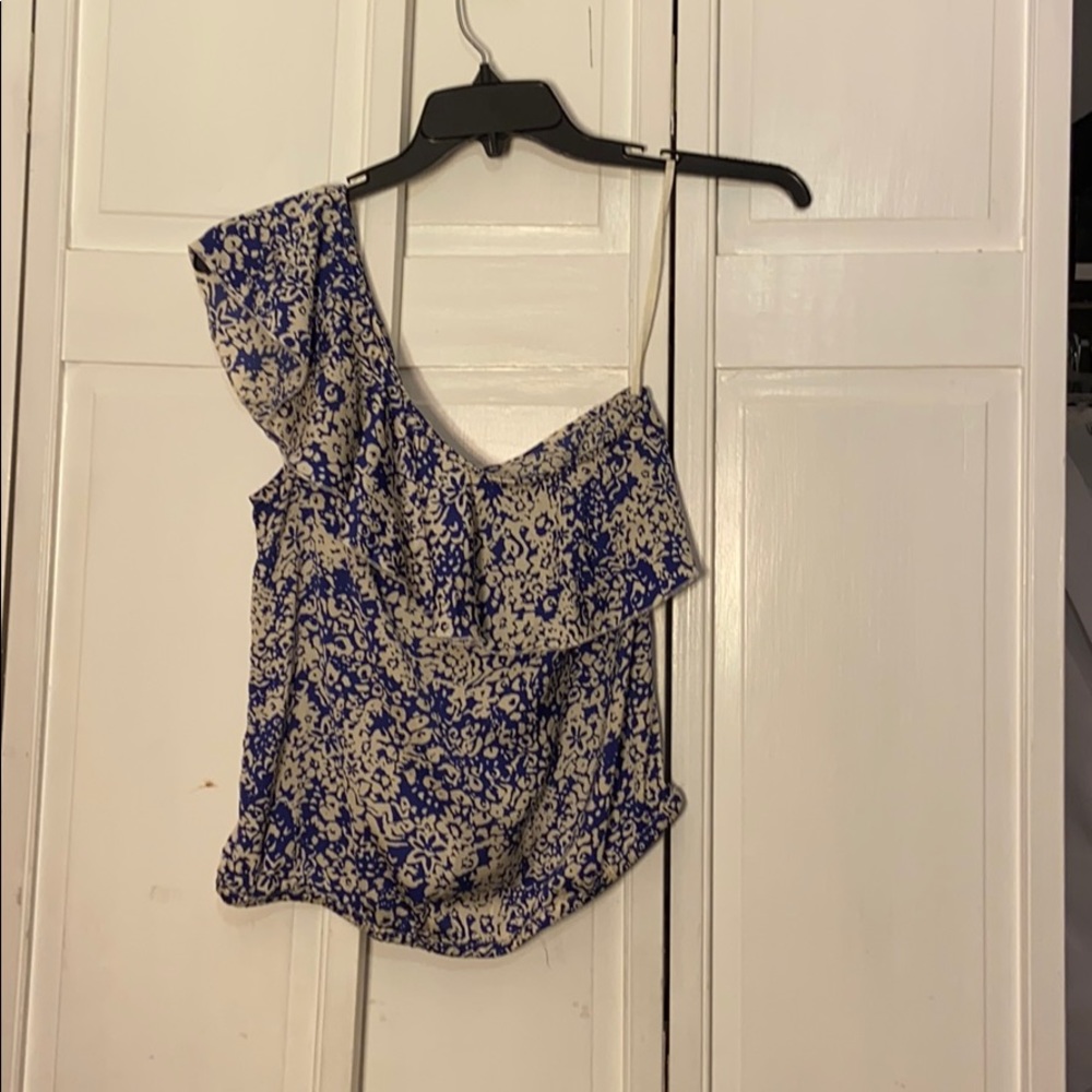 AMERICAN EAGLE | One shoulder patterned blouse